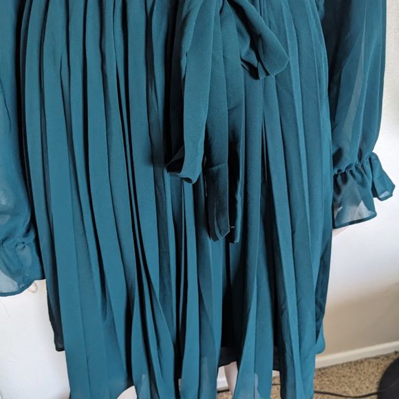 Green Dress - Picture 9 of 14